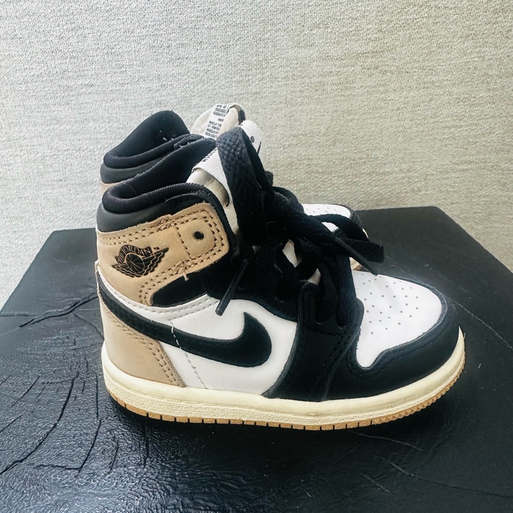 Nike Air Jordan’s Retro High OG “Latte” High Top Size 5c